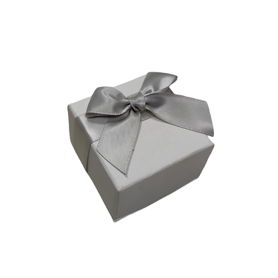 Prezzo buono Scatola di carta per gioielli personalizzabile con chiusura magnetica realizzata in cartone grigio e carta patinata, perfetta per il confezionamento e la presentazione di regali al dettaglio online