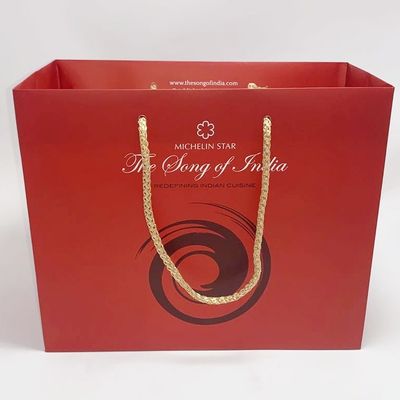 Prezzo buono Il regalo riciclato personale insacca le borse del regalo della carta della carta del boutique con la maniglia dei pp in linea