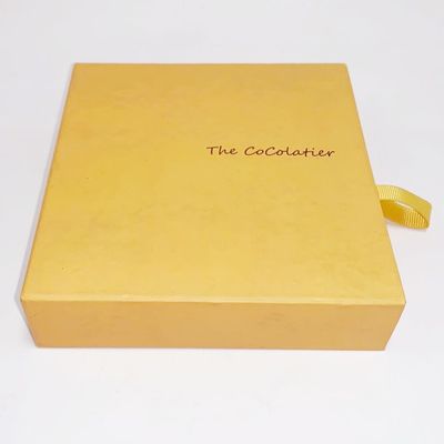 Prezzo buono Contenitori di gioielli di carta riciclati gialli del contenitore di carta di gioielli di colore rispettosi dell'ambiente in linea